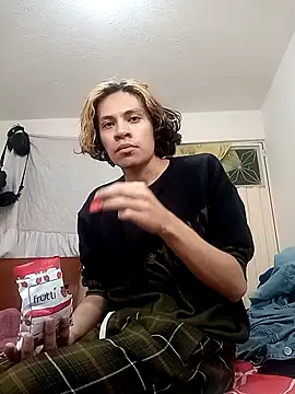 Snapshot of kittymutant99 chatting on November 2025 06:18:01 PM kittymutant99 online show from November 2025 06:18:01 PM