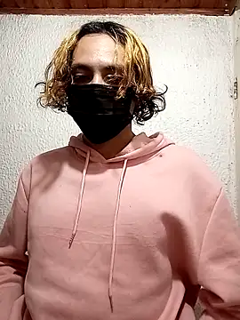 Snapshot of kittymutant99 chatting on December 2025 08:06:02 PM kittymutant99 online show from December 2025 08:06:02 PM