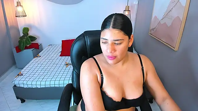Mia hills  online show from September 2025 03:28:01 AM