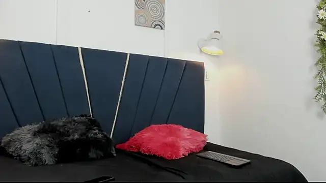 Snapshot of hotvain_cum23 chatting on October 2025 08:37:01 AM hotvain cum23 online show from October 2025 08:37:01 AM