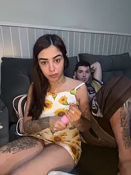 Bbzinha 18 online show from November 2025 04:00:01 AM