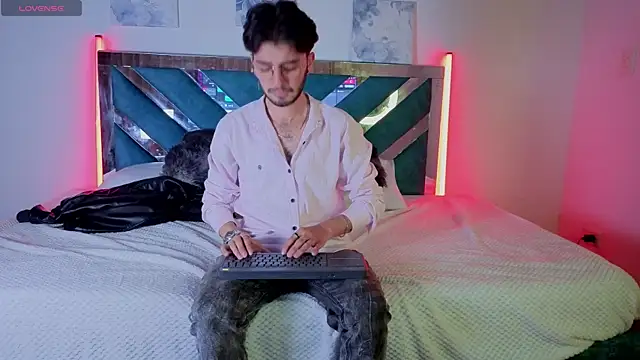 nerd perverse online show from September 2025 03:18:02 AM