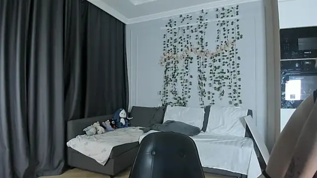 heexhia online show from October 2025 01:25:02 AM