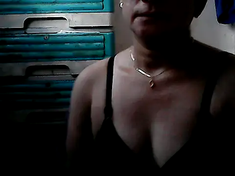 Snapshot of yoursPinayMama1682 chatting on October 2025 11:27:01 PM yoursPinayMama1682 online show from October 2025 11:27:01 PM