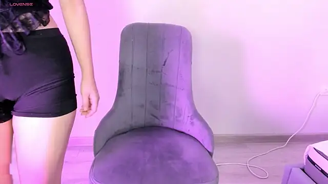 yanyaan online show from October 2025 03:47:02 AM