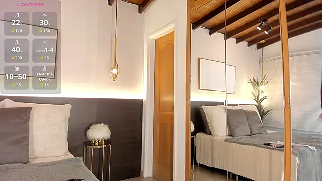 Snapshot of VictoriaShelby chatting on October 2025 12:23:02 PM VictoriaShelby online show from October 2025 12:23:02 PM