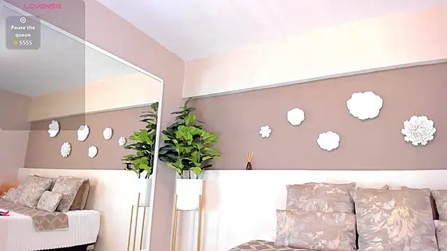 Snapshot of VictoriaShelby chatting on October 2025 12:05:01 PM VictoriaShelby online show from October 2025 12:05:01 PM