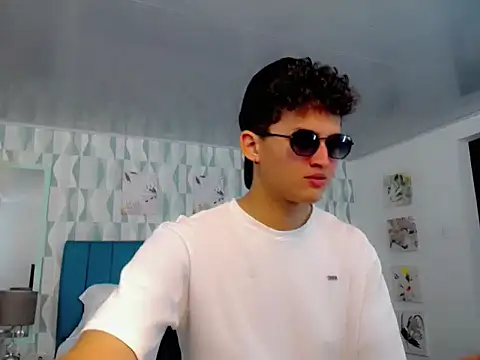 Axel savage online show from September 2025 12:09:02 PM