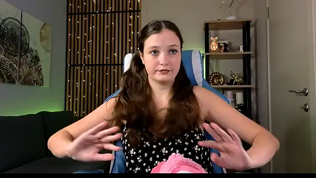 Angel Lilly online show from September 2025 08:38:02 AM