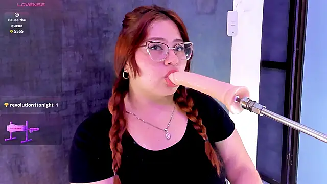 Snapshot of alana_glasses chatting on September 2025 11:45:01 AM alana glasses online show from September 2025 11:45:01 AM