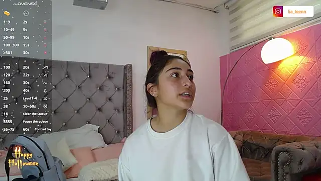 Lia Teen online show from November 2025 07:58:02 PM