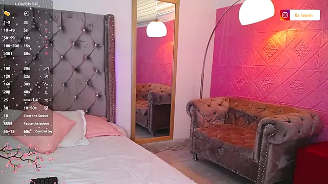 Lia Teen online show from November 2025 08:18:01 PM