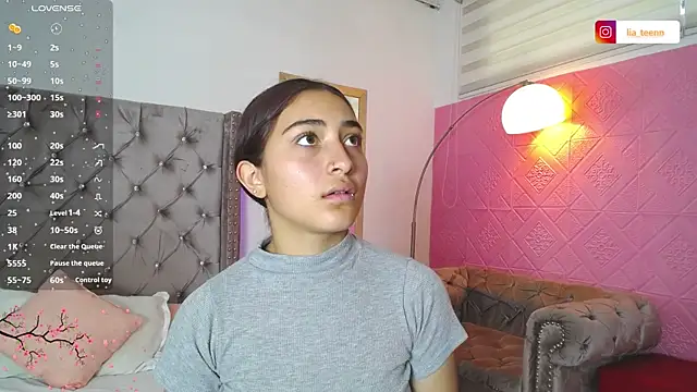 Lia Teen online show from November 2025 07:46:02 PM