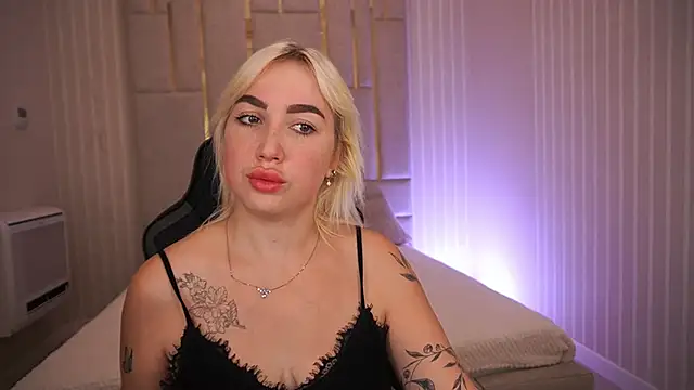 MariellaVV online show from September 2025 12:30:01 PM