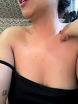 Snapshot of Daniela-rosee chatting on September 2025 09:20:02 PM Daniela-rosee online show from September 2025 09:20:02 PM