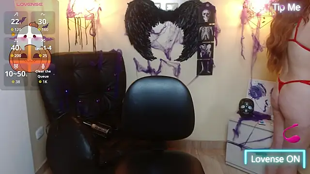 Snapshot of Bom_BomXX chatting on October 2025 11:03:02 PM Bom BomXX online show from October 2025 11:03:02 PM