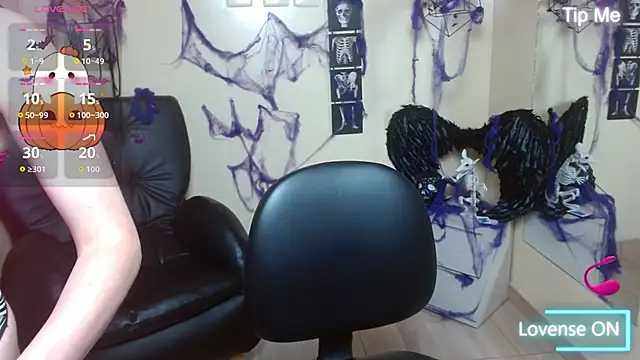 Snapshot of Bom_BomXX chatting on October 2025 02:13:01 AM Bom BomXX online show from October 2025 02:13:01 AM