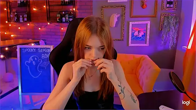 Snapshot of FlexyFox chatting on October 2025 09:40:02 AM FlexyFox online show from October 2025 09:40:02 AM