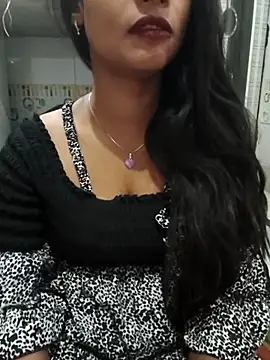 Itz Mayra  online show from November 2025 05:45:03 PM