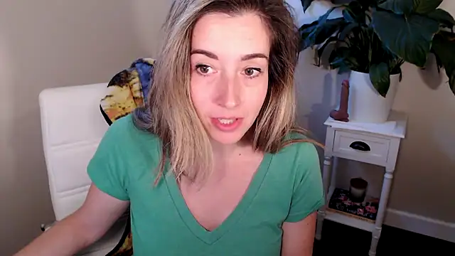 SuggestiveBehavior online show from October 2025 12:59:02 PM