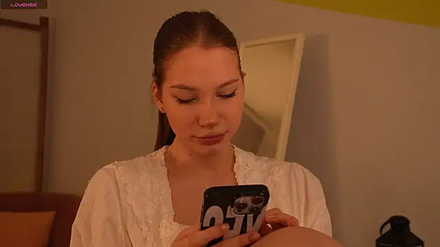 Snapshot of glowwww_ chatting on October 2025 03:36:01 PM glowwww online show from October 2025 03:36:01 PM