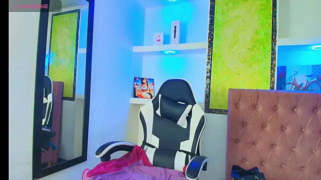 susan mooree online show from October 2025 07:47:01 PM