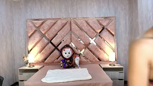 ANABELL BROWN online show from October 2025 07:22:01 PM