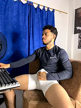 DavideVentura  online show from September 2025 07:42:01 AM