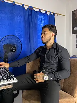 DavideVentura  online show from September 2025 01:13:01 PM