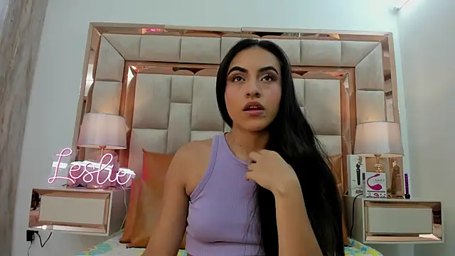 Leslie Bussh  online show from October 2025 07:55:01 PM