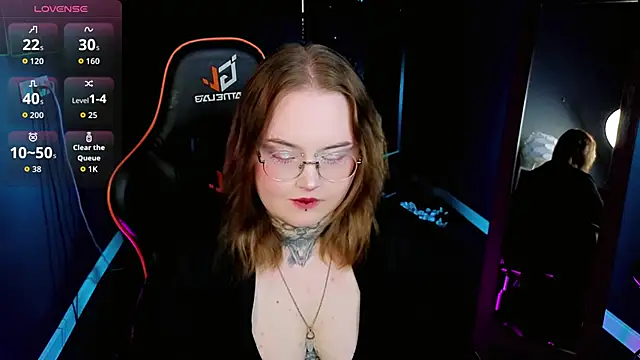 Alice Linger online show from September 2025 03:33:01 PM