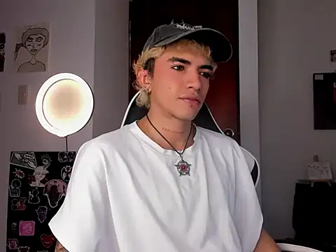 Snapshot of guynextdo0r chatting on October 2025 07:01:01 PM guynextdo0r online show from October 2025 07:01:01 PM