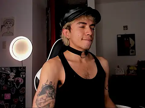 Snapshot of guynextdo0r chatting on October 2025 06:29:01 PM guynextdo0r online show from October 2025 06:29:01 PM