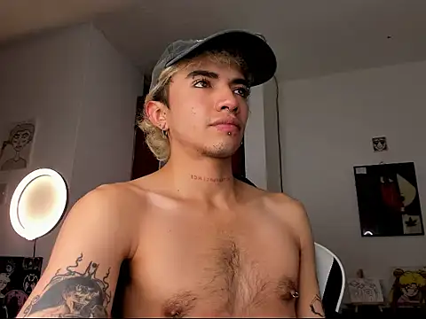 Snapshot of guynextdo0r chatting on October 2025 09:35:02 PM guynextdo0r online show from October 2025 09:35:02 PM