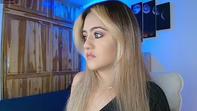 Snapshot of MaryMoon_ chatting on October 2025 07:13:01 PM MaryMoon online show from October 2025 07:13:01 PM