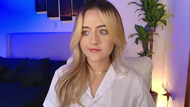 Snapshot of MaryMoon_ chatting on November 2025 02:42:02 AM MaryMoon online show from November 2025 02:42:02 AM