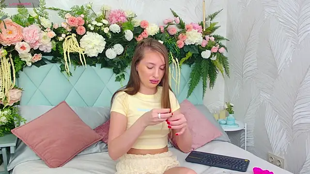 Miranda Scott online show from October 2025 05:03:01 PM