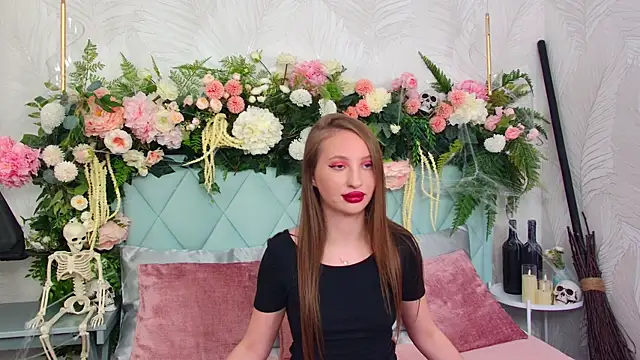 Miranda Scott online show from November 2025 05:15:01 PM