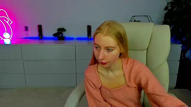 Snapshot of Alina_Blonde chatting on October 2025 05:41:02 AM Alina Blonde online show from October 2025 05:41:02 AM