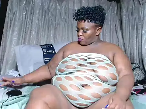 Snapshot of Bustyboobs02xx chatting on November 2025 06:40:02 PM Bustyboobs02xx online show from November 2025 06:40:02 PM