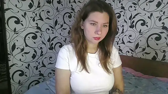 YourEmilie online show from October 2025 07:53:02 AM