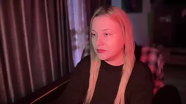 Snapshot of BikiHellena chatting on November 2025 05:54:01 AM BikiHellena online show from November 2025 05:54:01 AM