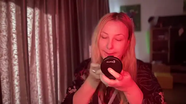 Snapshot of BikiHellena chatting on November 2025 08:12:01 AM BikiHellena online show from November 2025 08:12:01 AM