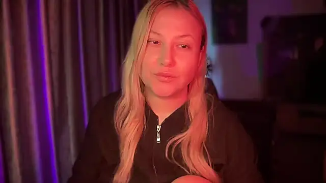 Snapshot of BikiHellena chatting on November 2025 10:54:02 AM BikiHellena online show from November 2025 10:54:02 AM