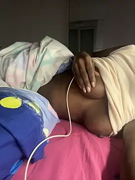 Snapshot of douceebene chatting on September 2025 12:15:01 AM douceebene online show from September 2025 12:15:01 AM