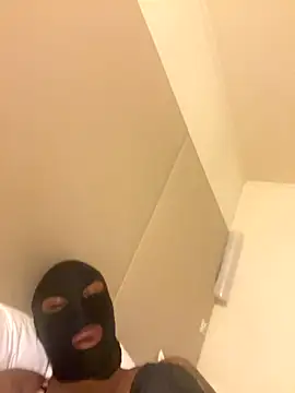 Snapshot of douceebene chatting on October 2025 04:13:02 AM douceebene online show from October 2025 04:13:02 AM