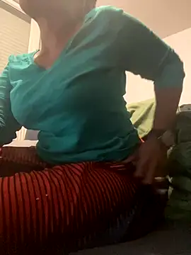 Snapshot of douceebene chatting on October 2025 05:31:02 PM douceebene online show from October 2025 05:31:02 PM