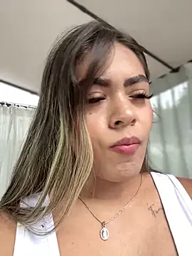 Snapshot of MayaMoanXXX chatting on October 2025 01:11:01 PM MayaMoanXXX online show from October 2025 01:11:01 PM