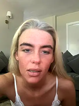 scouseblondie online show from September 2025 03:02:01 PM