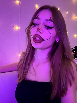 Elizabeth Tay online show from October 2025 05:58:02 PM